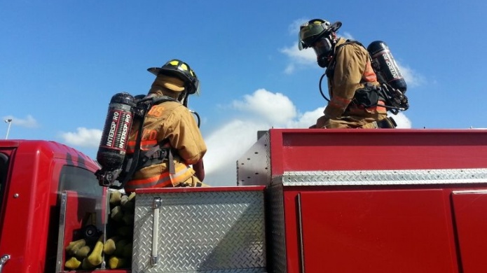 Se prende en fuego patrulla de la policÃ­a frente al "Mall of San Juan"  