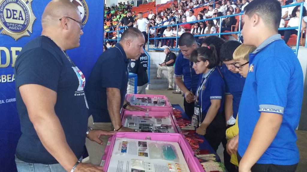  Miles de estudiantes de escuelas p&uacute;blicas reciben orientaci&oacute;n sobre el cyberbullying 