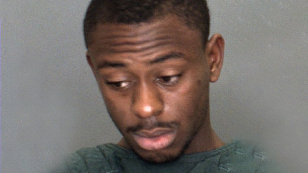  El due&ntilde;o de un Tesla deja a un ladr&oacute;n encerrado dentro del coche gracias a una aplicaci&oacute;n de m&oacute;vil 