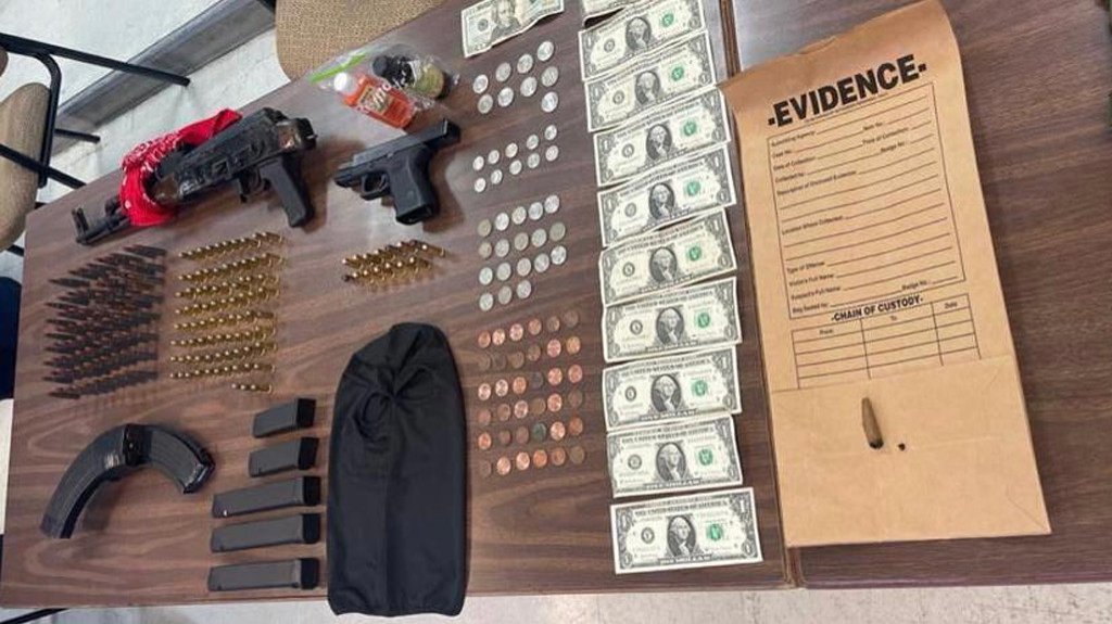  Ocupan un rifle AK-47 y una pistola en intervenci&oacute;n vehicular en Guayanilla 