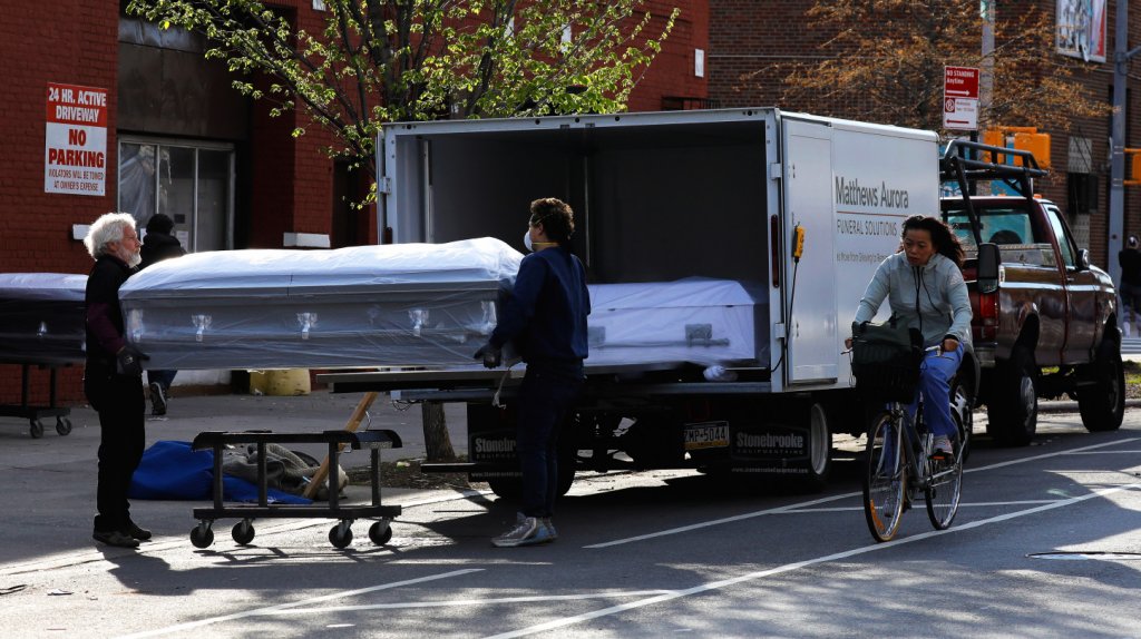  EE.UU. suma otras 1.009 muertes por COVID-19 y llega a 221.930 