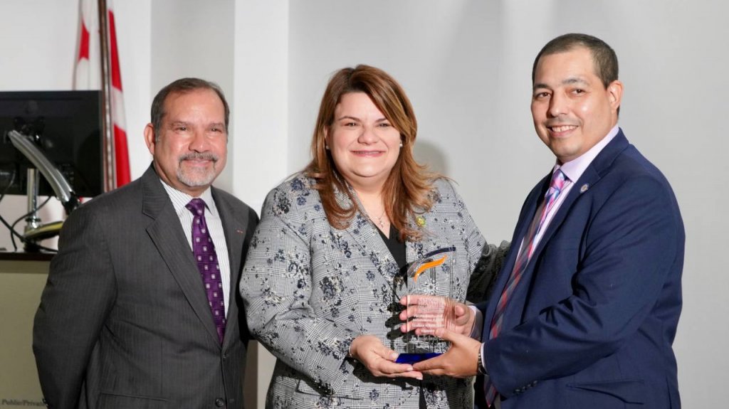  Premian a Jenniffer González por sus logros a favor de las comunidades desaventajadas 