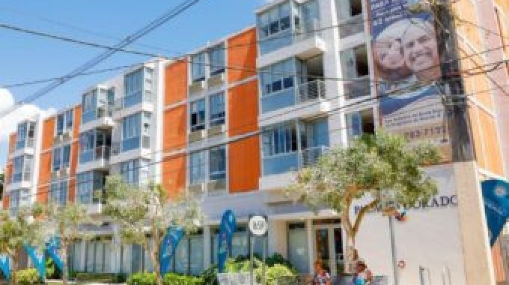  Vivienda instala placas solares en proyecto de vivienda de interés social en Toa Alta 