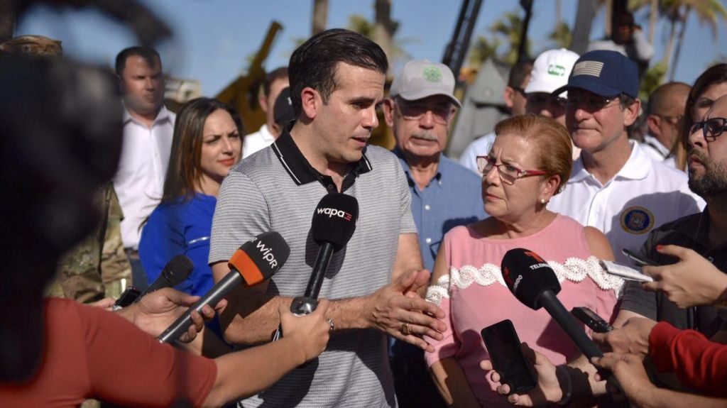  Gobernador eval&uacute;a da&ntilde;os en &aacute;reas afectadas a ra&iacute;z del evento hist&oacute;rico de marejadas 