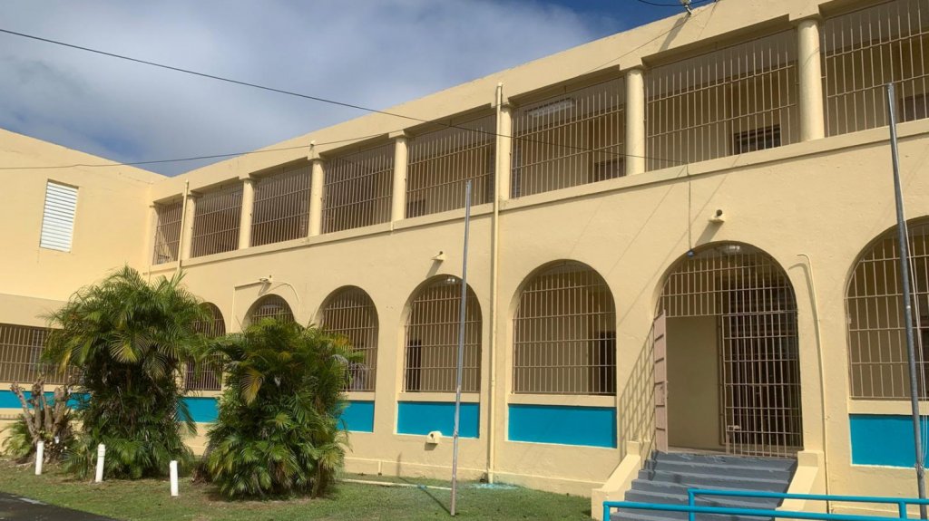  Denuncian que la Autoridad de Edificios Públicos solo ha pintado 16 de las 364 escuelas a su cargo 