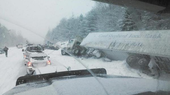 Hospitalizan a 11 personas tras una colisiÃ³n de 40 vehÃ­culos