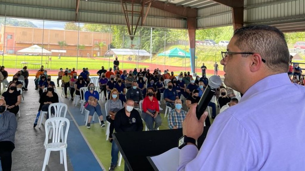  Empleados municipales de Naranjito reciben aumento de sueldo 