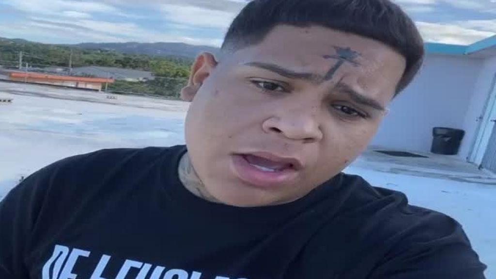  Video: Almighty le deja saber a los &ldquo;Siervos&rdquo; que la &ldquo;yerba&rdquo; no es mala y el solo la usa de noche 