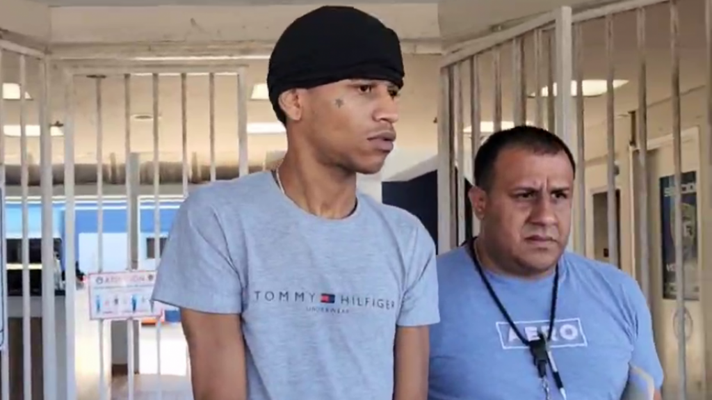  Video: Arrestado en Bayam&oacute;n con un carro robado y drogas 