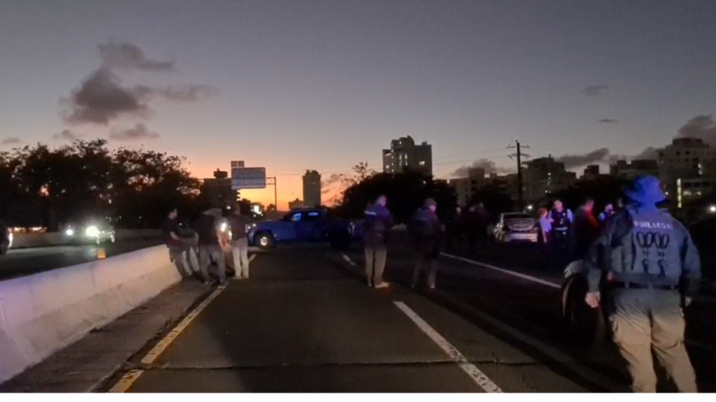  Video en vivo desde la escena del tiroteo en Minillas, el conductor result&oacute; ileso 
