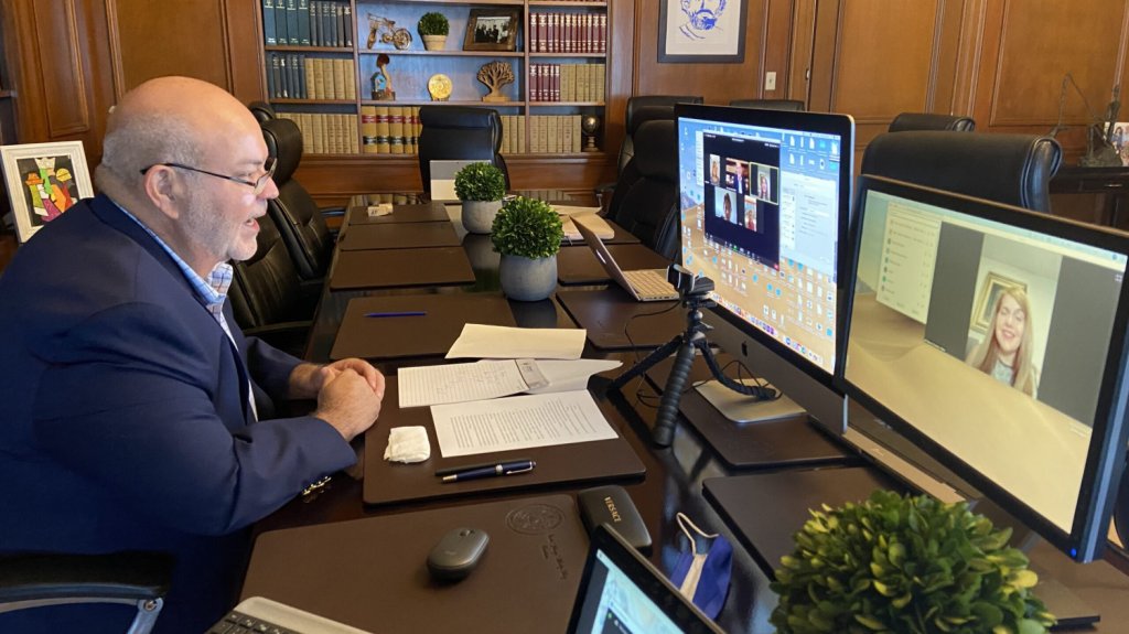  Expertos brindan propuesta para impulsar la adopci&oacute;n de menores en Puerto Rico 