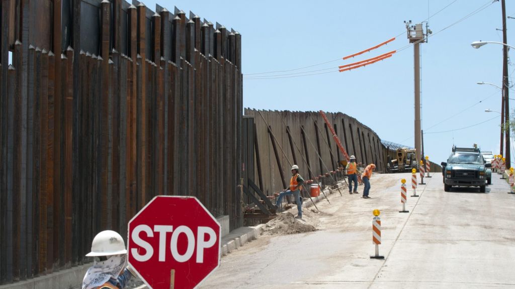  Proponen en Arizona eliminar permisos para construir un fronterizo privado 