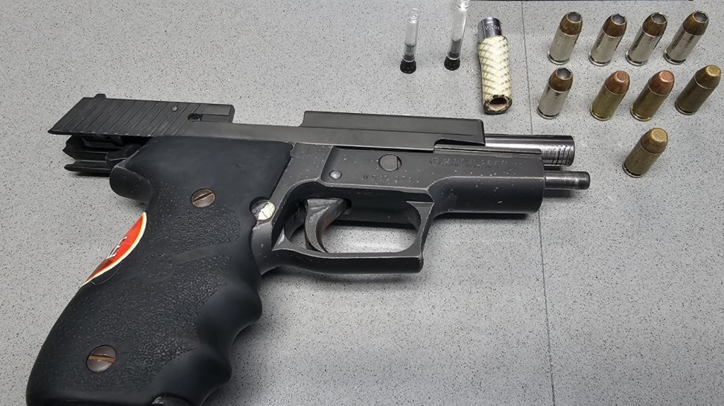  Hombre arrestado en R&iacute;o Grande por posesi&oacute;n de arma y crack 