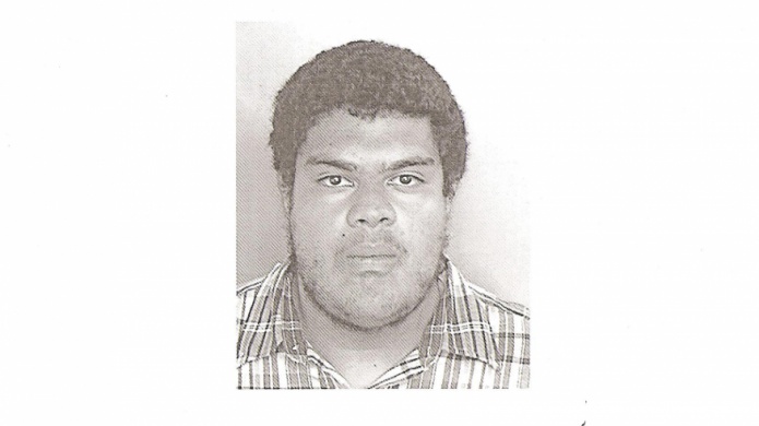 Cargos por romper los cristales al carro del vecino 