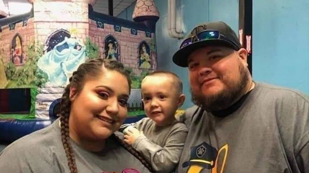  Ni&ntilde;o de 4 a&ntilde;os pierde a sus padres por covid-19 y la comunidad local le organizar&aacute; un cumplea&ntilde;os especial para mostrarle que no est&aacute; solo 