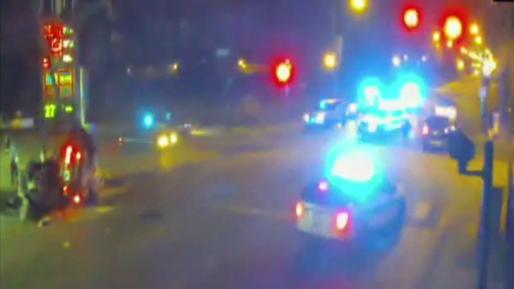  Video: Oficial de polic&iacute;a de Chicago fuera de servicio causa doble colisi&oacute;n fatal mientras evade a la polic&iacute;a 