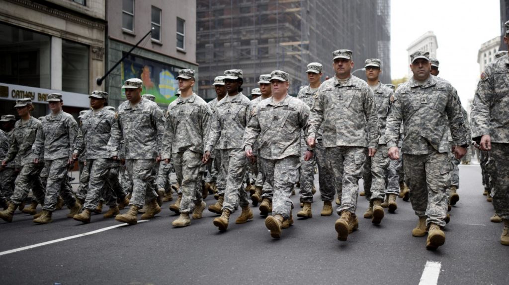 Jueza contradice a Trump y permite a transexuales alistarse en el EjÃ©rcito