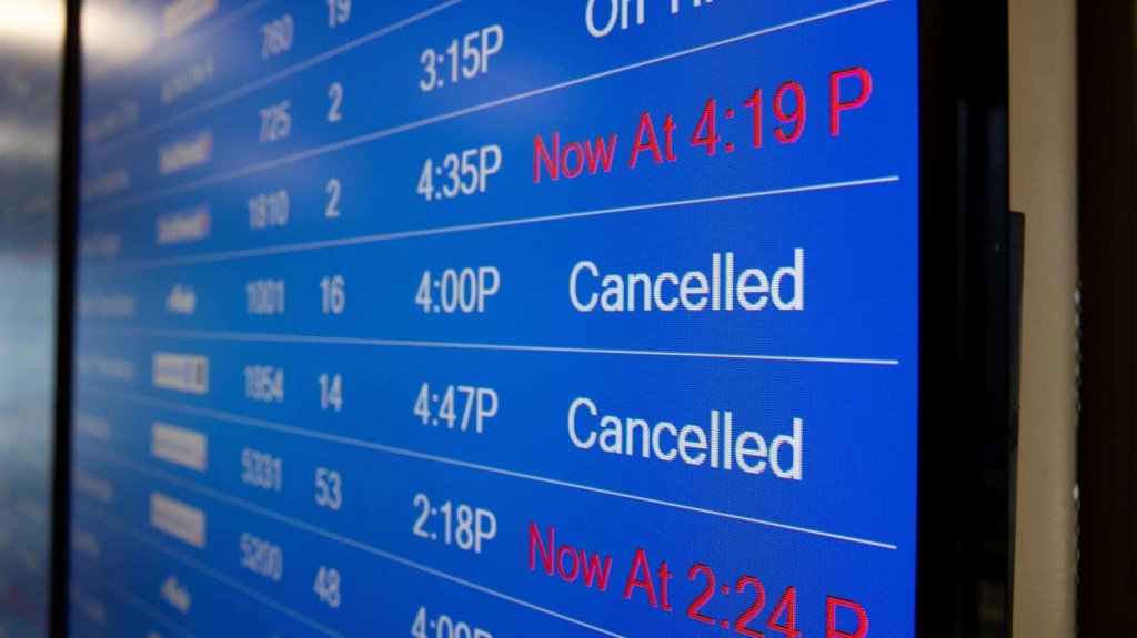  Senador quiere investigar impacto de cancelaciones de vuelos 