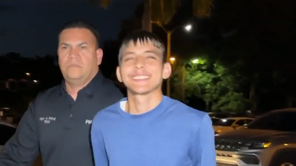  Sale sonriendo del Tribunal y derechito a la cárcel uno de los 3 “Títeres“ acusados de asesinar joven en Discoteca de Mayagüez 