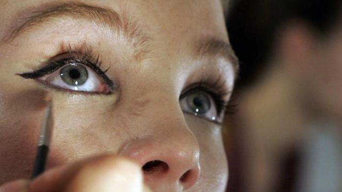 Alarma en Reino Unido por maquillaje con heces de rata