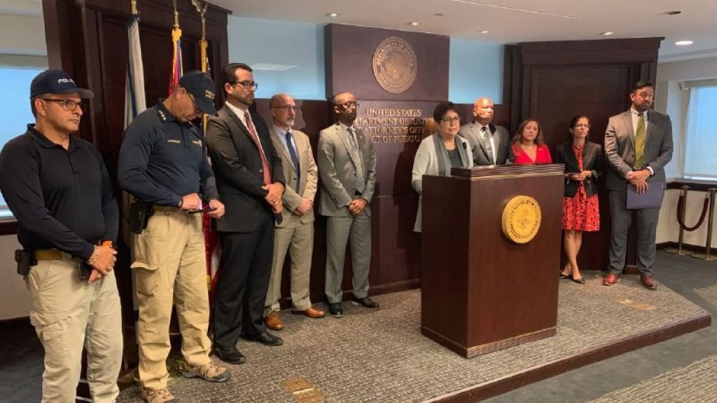  Video: Sobre los arrestos de alcaldes en PR, la fiscal federal dice &ldquo;Mant&eacute;nganse en sinton&iacute;a&rdquo; 