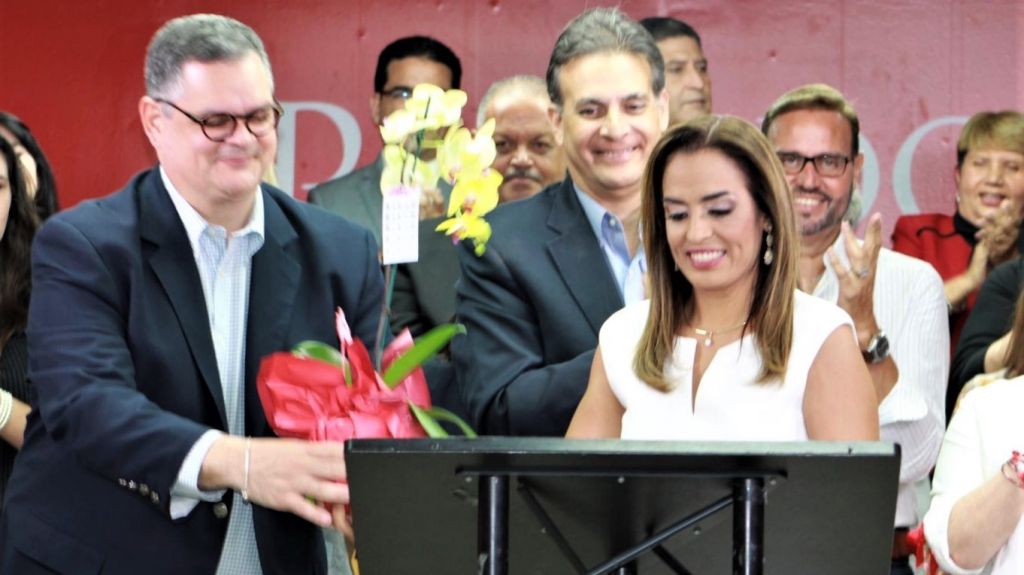  Senadora L&oacute;pez Le&oacute;n formaliza su candidatura a la alcald&iacute;a de San Juan 