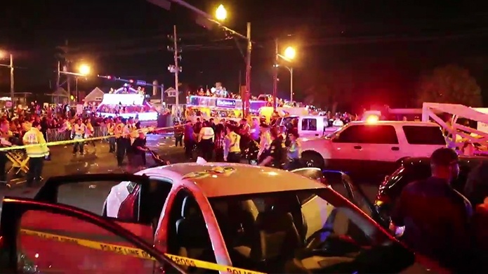 Video:Varios heridos en EE.UU. tras ser arrollados por una camioneta en un desfile