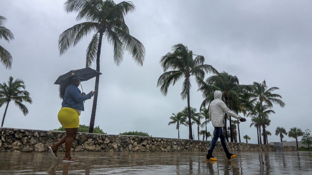  Meteor&oacute;logos pronostican formaci&oacute;n de sistema de baja presi&oacute;n en el Atl&aacute;ntico 