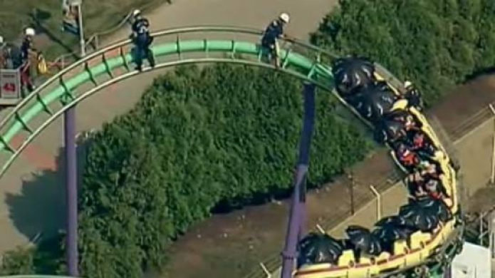 EE.UU.: al menos 24 personas atrapadas en la cima de montaÃ±a rusa de Maryland