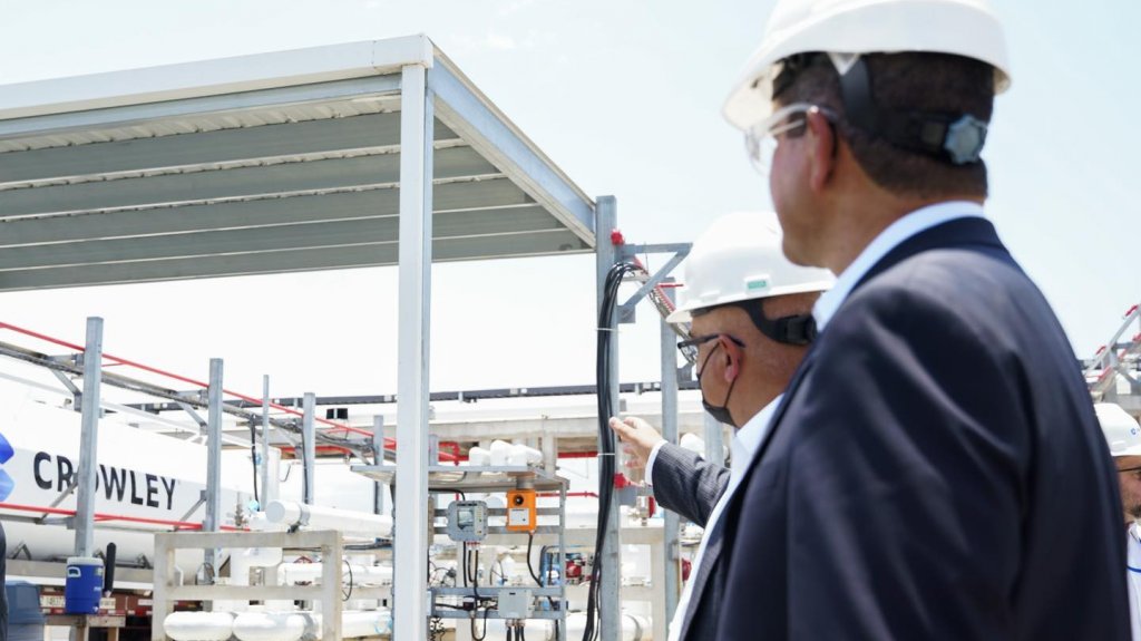  Inauguran instalaci&oacute;n de carga de gas natural licuado en Pe&ntilde;uelas 