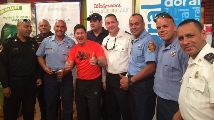 Bomberos presentes en caminata de Raymond Arrieta