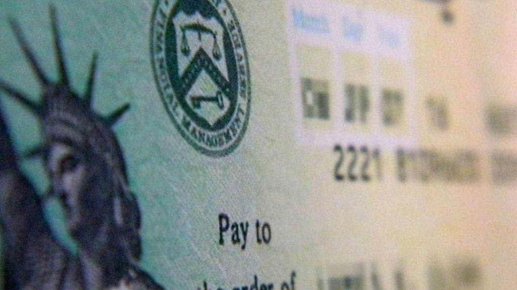  DACO alerta a los consumidores sobre estafadores, te podr&iacute;an robar los 1,200 de Trump 