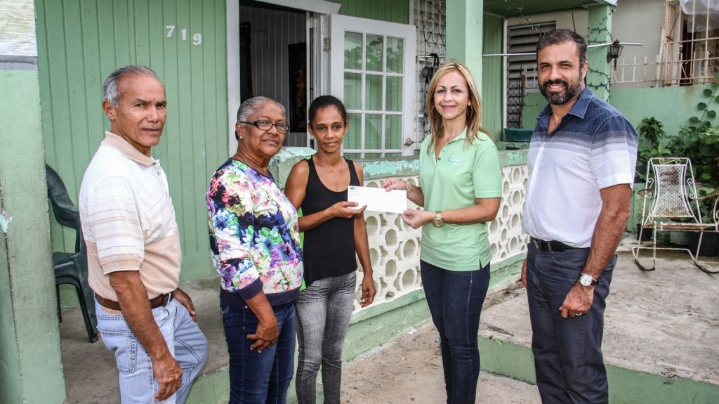  FirstBank ayuda a residentes del G-8 del ca&ntilde;o Mart&iacute;n Pe&ntilde;a 