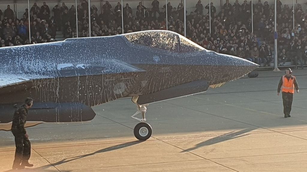  Video:Reciben con espuma en vez de agua al primer avi&oacute;n de combate F-35A de Pa&iacute;ses Bajos 