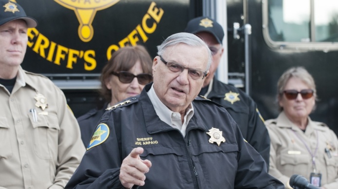 Desata indignaciÃ³n posible indulto a Joe Arpaio por parte de Donald Trump