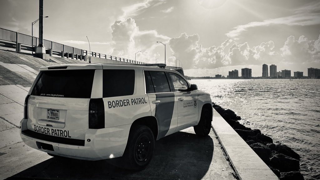  Deportan a cinco migrantes cubanos interceptados en aguas del sur de Florida 
