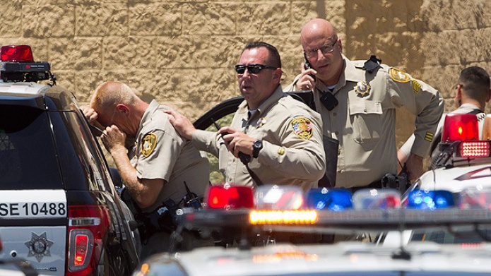 Dos personas armadas abren fuego en un Walmart de Las Vegas dejando muertos y heridos