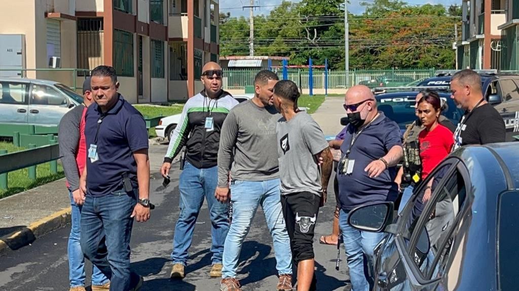  Video: Ánimos caldeados durante arrestos por droga en residencial de Humacao 