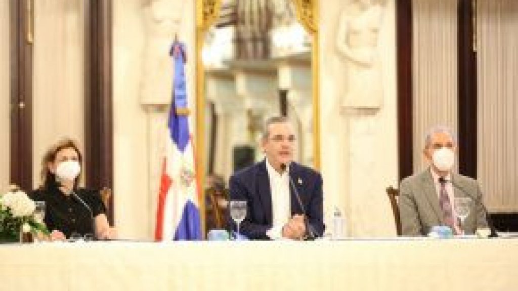  Destinará el Gobierno dominicano 3,4 millones de dólares en bonos para estudiantes que abandonaron la carrera universitaria por la pandemia 