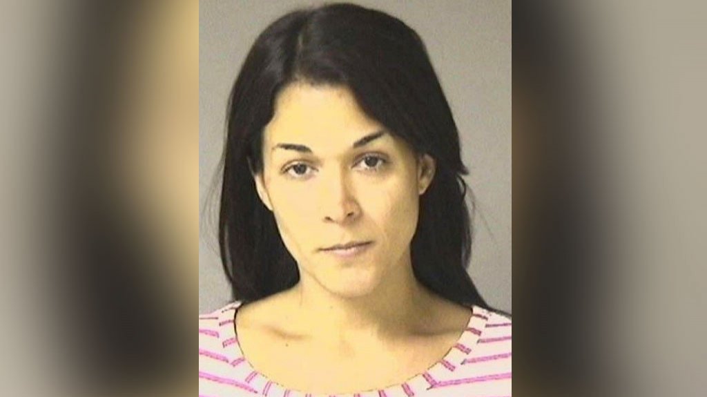  Se busca a esta mujer que con machete en mano le robo a persona de edad avanzada en Barranquitas 