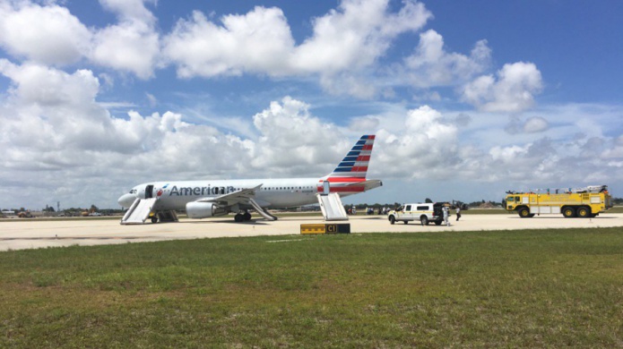 EvacÃºan un vuelo en el aeropuerto internacional de Palm Beach