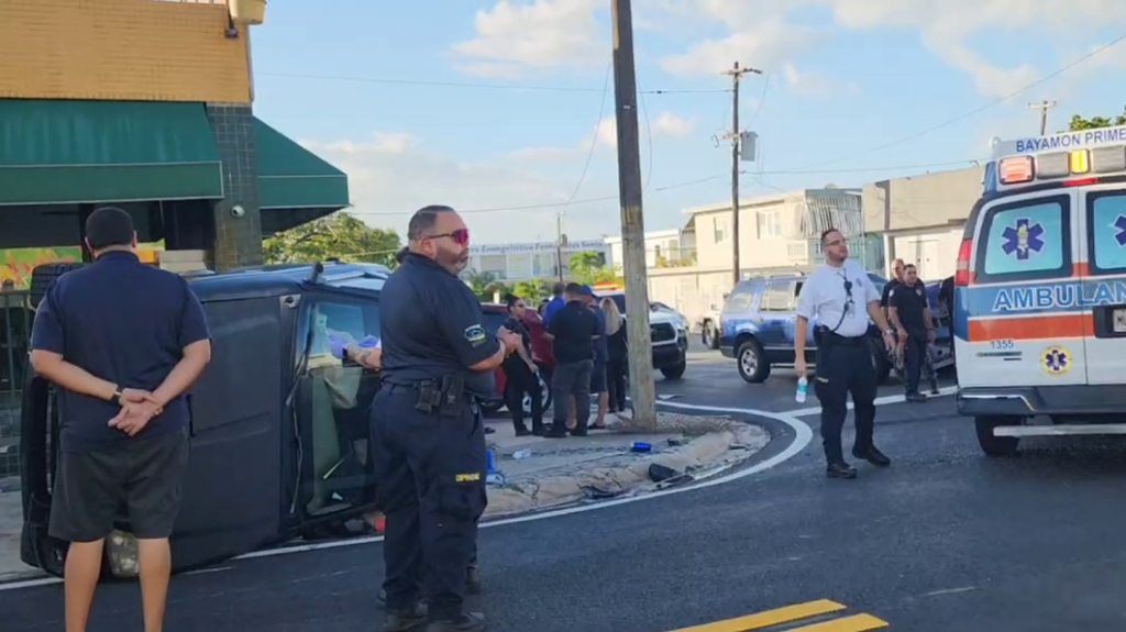  Video: Accidente con veh&iacute;culo volcado en Bayam&oacute;n 