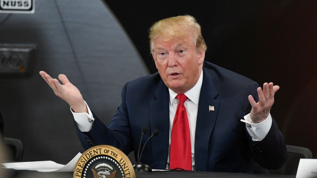  Trump insiste en cr&iacute;ticas al informe de Mueller que califica de "enga&ntilde;o" 