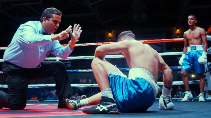 "The Hammer" obtiene victoria por demoliciÃ³n ante estadounidense Holmes