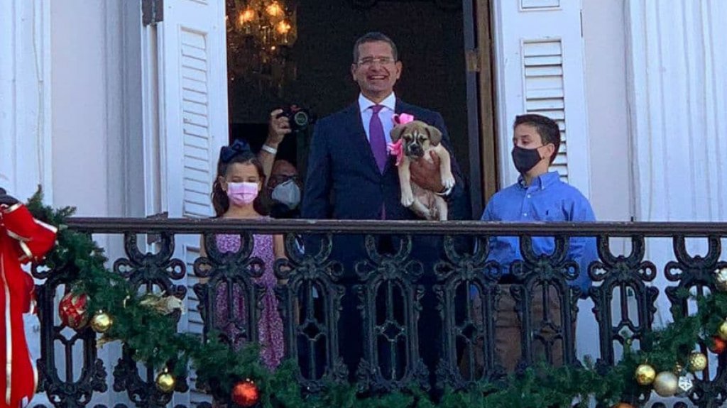  Gobernador firma 6 Ordenes Ejecutivas 