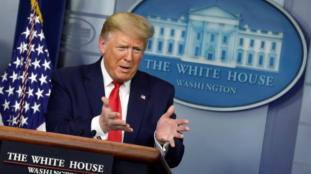  EE.UU. recomienda taparse la cara en p&uacute;blico, pero Trump dice que no lo har&aacute; 