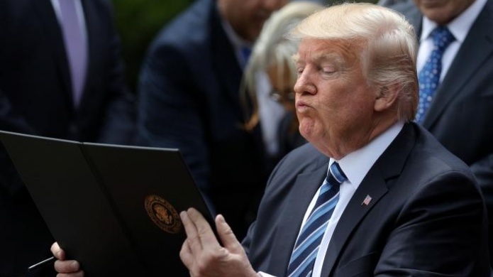 Â¿DÃ­as contados? Miembros del Congreso mantienen conversaciones secretas para revocar a Trump