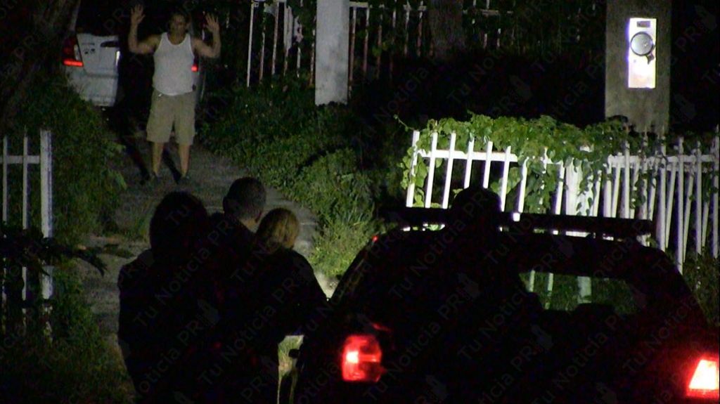  Video: Momento en que SWAT arresta a hombre que disparaba desde su casa en Carolina 