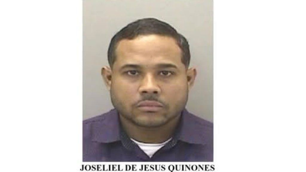  Policía Estatal en su tiempo libre, se metió a separar a dos mujeres en una pelea en Santurce y termino arrestado y fichado 