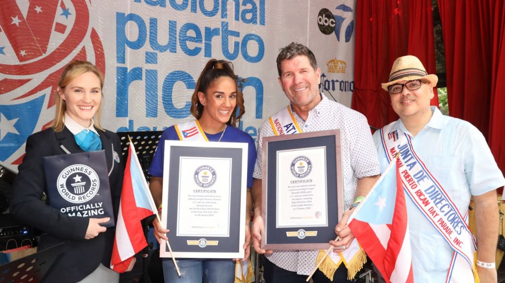  Amanda Serrano y Edgar Martínez reciben récord Guinness en Nueva York 